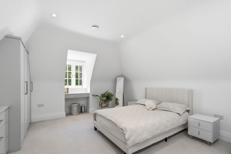 A Contemporary Family Home in Gated Broadoaks Park - Photo 5