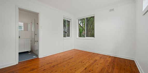 MODERN TRANQUIL HARBOUR FRONT APARTMENT - Photo 2