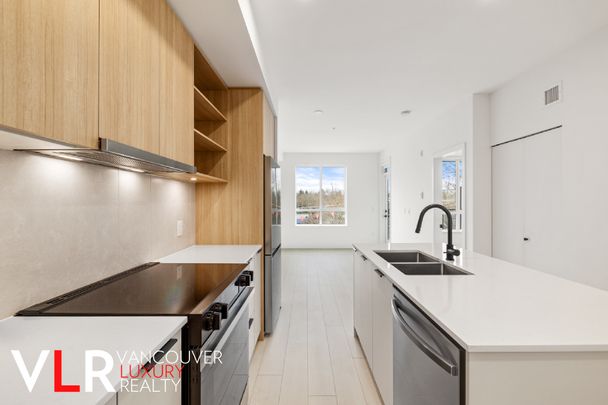 Condo in Surrey, BC - Photo 1