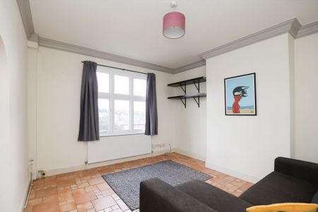 2 bedroom Flat to rent - Photo 5