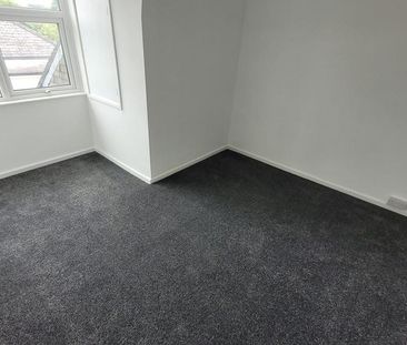 4 bedroom semi-detached house to rent - Photo 4