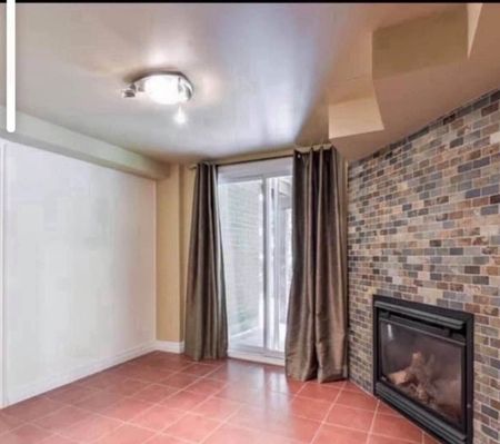 For Lease - 180 Estate Garden Drive, Richmond Hill, Ontario - Photo 4