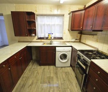 Hooks Hall Drive, Dagenham, RM10 - Photo 4