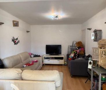 5 bedroom semi-detached house to rent - Photo 2