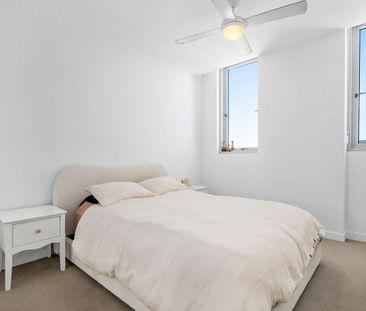 Modern And Furnished Apartment Living at 'Brookly on Brookes' in Fo... - Photo 4