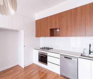 Spacious & Luxury & Convenient Low Maintenance home - Photo 4