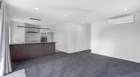 New Four Bedroom In Lincoln! - Photo 4