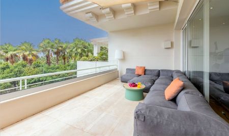 Penthouse in The Golden Mile - Photo 2