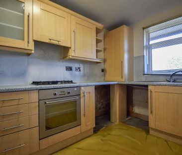 3 bedroom end of terrace house to rent - Photo 3