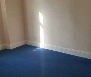 2 bedroom property to rent in London - Photo 6