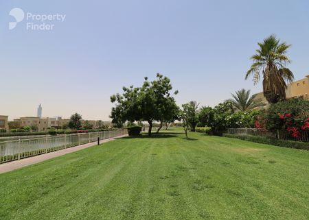 Fully Upgraded | 2 Bed+Study | Unfurnished | Jan - Photo 2