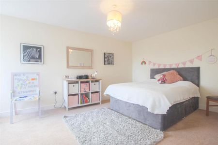 4 bedroom detached house to rent - Photo 5