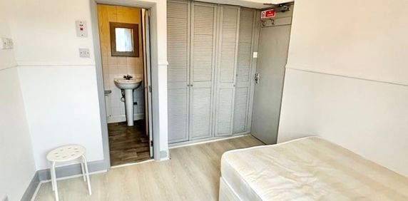 Studio Flat, Grays Inn Road, WC1X - Photo 2