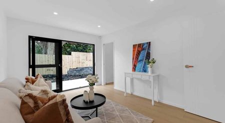 3 BEDROOMS IN HOWICK - Photo 2