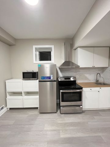 For Lease - 4641 Keystone Crescent, Burlington, Ontario - Photo 2