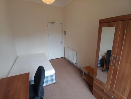 3 bedroom flat to rent - Photo 5