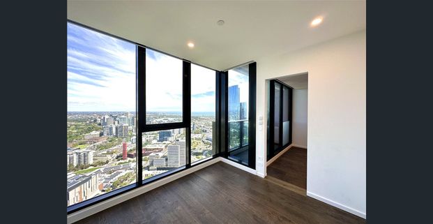 UNFURNISHED PREMIUM FLOORBOARD THREE BEDROOM APARTMENT LOCATED IN HEART OF SOUTHBANK - Photo 1