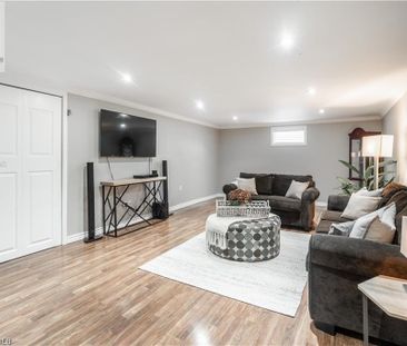 22 FERNWOOD Crescent, Hamilton, Ontario, L8T3L1 - Photo 3