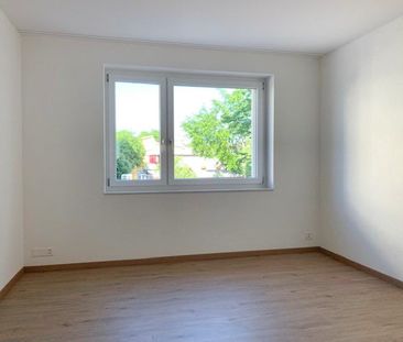 "grosse, moderne 3.5-Zimmer-Wohnung mit Sitzplatz, Lift und eigenem... - Foto 2