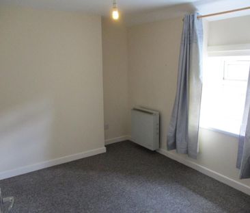 2 bedroom semi-detached house to rent - Photo 5
