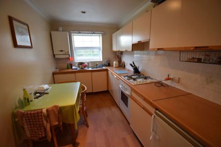 To Rent Queens Road, Town Centre, Bournemouth, BH2 £1,370 pcm Tenancy Info - Photo 4