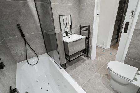 3 bedroom end of terrace house to rent - Photo 4