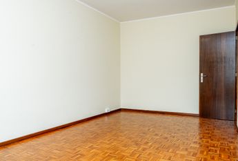 2+1 Bedroom Apartment in Canidelo (Remodeled)