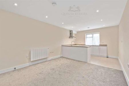 Flat B, - Ongar Road, Brentwood, CM15 - Photo 3