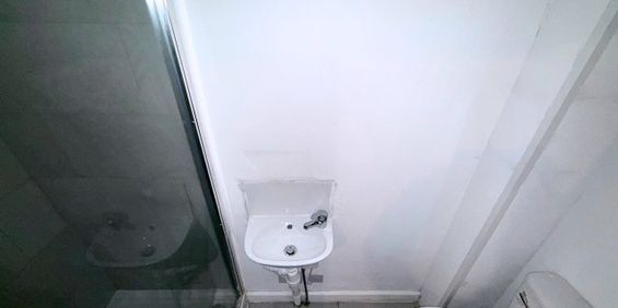 Studio Flat, High Street, HA3 - Photo 3