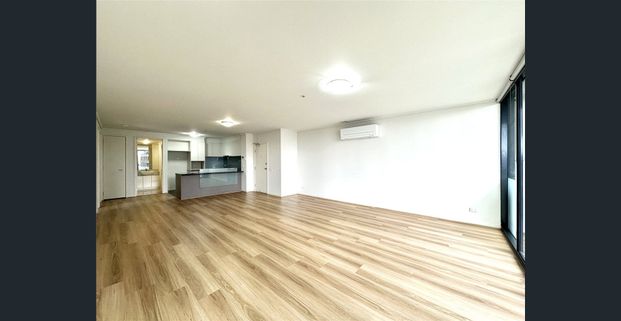 UNFURNISHED SPACIOUS FLOOROARD THREE BEDROOM APARTMENT LOCATED IN VICTORIA TOWER - SOUTHBANK !!! - Photo 1