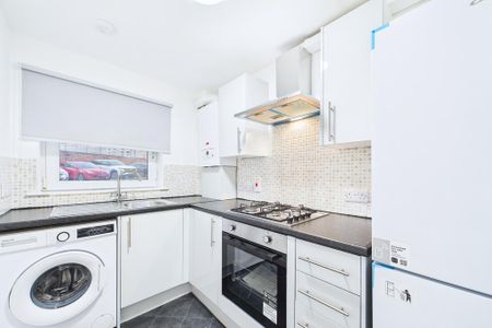 2 bedroom ground floor flat to rent - Photo 5