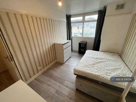 4 bedroom terraced house to rent - Photo 5