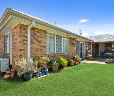 Peaceful Living in Beautiful Elanora - Photo 5