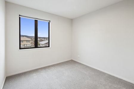 3 Bedroom, 3 Level Townhouse in Sydenham. - Photo 4