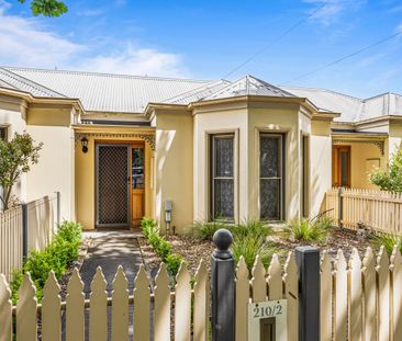 Three Bedroom, Two Bathroom, Double Garage in Central Location - Photo 4