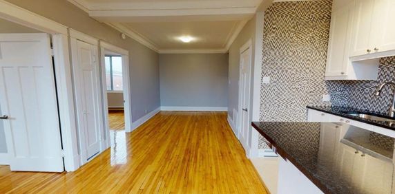 Apartement 4-1/2 charmant & rénové dans une bâtiment bien entretenu et géré - Photo 2