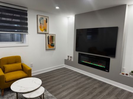 For Lease - 7 Larkfield Crescent Unit# 2, East Gwillimbury, Ontario - Photo 3