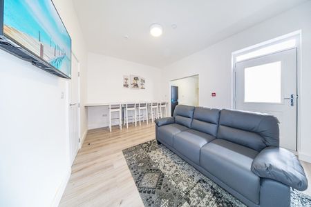 5 Bed Terraced House, Dombey Street, L8 - Photo 3