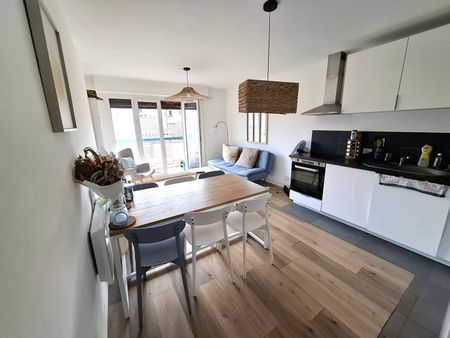 Appartement Marseille 1 pièce(s) 67.60 m2 - Photo 2