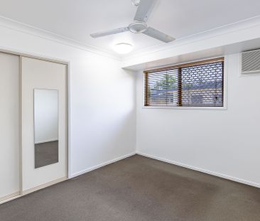 2/75 Cook Street, North Ward - Photo 2