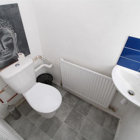 Room For Rent Queen Street, Pontypridd - Photo 4