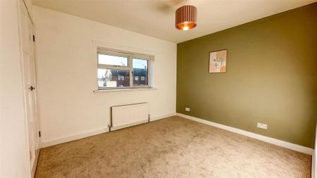 2 bedroom end of terrace house to rent - Photo 5