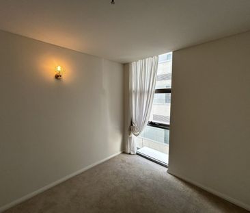 Sophisticated Inner-City Living with Views! - Photo 4