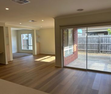 Well-Located 4-Bedroom Family Home Close to Schools & Transport!! - Photo 2