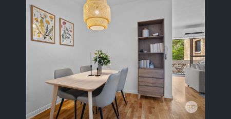 STYLISH RENOVATED 2-BEDROOM UNIT IN PRIME LOCATION - Photo 2