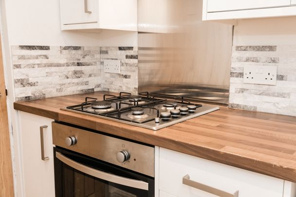 Basement Flat, 44 Headingley Avenue, Headingley, Leeds - Photo 1