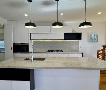 5-Bedroom Home with Stunning Sea Views in Long Bay - Photo 3