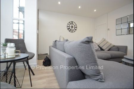 6 Bedroom Student Properties Leeds - Photo 5