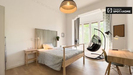 barcelona, Catalonia 08015 - Photo 5