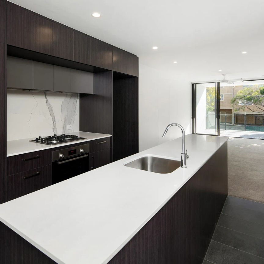 Modern low maintenance unit. - Photo 1